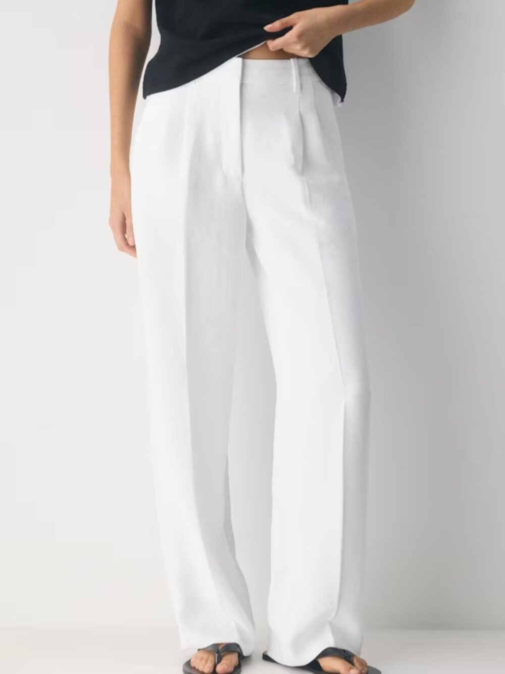 NWT Aritzia The Effortless Pant - Crepette White SHORT